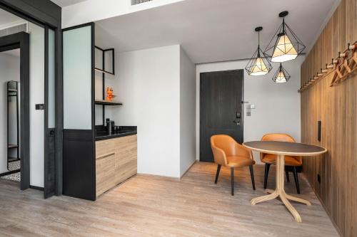 Imagen de la habitación del Hotel Moxy Bangkok Ratchaprasong. Foto 6