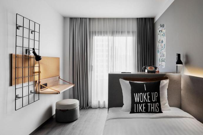 Imagen de la habitación del Hotel Moxy Barcelona. Foto 5