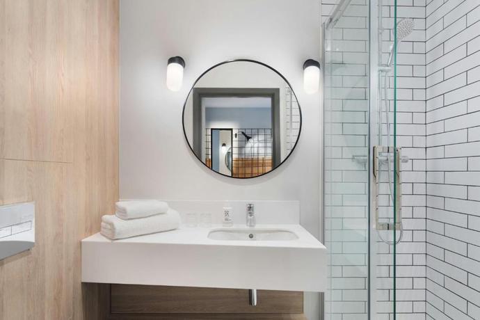 Imagen de la habitación del Hotel Moxy Belfast City. Foto 5