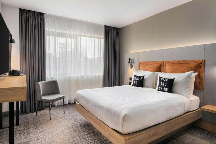 Imagen de la habitación del Hotel Moxy Belfast City. Foto 6