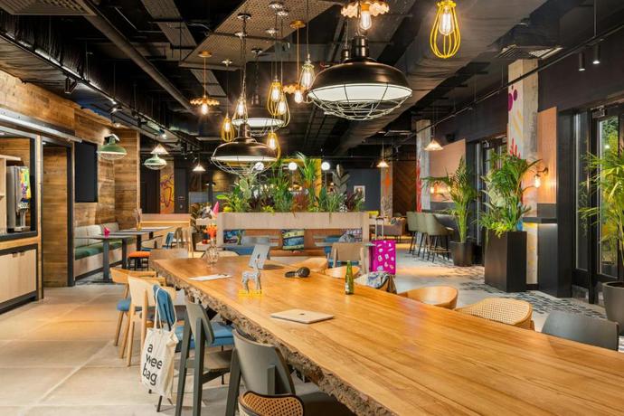 Imagen del bar/restaurante del Hotel Moxy Belfast City. Foto 2