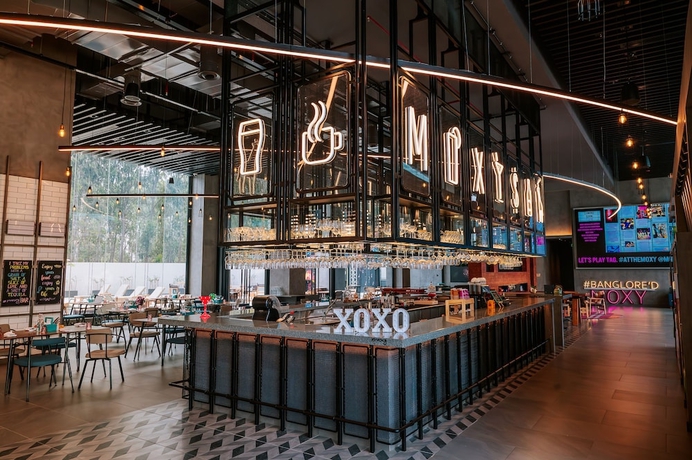 Imagen de los interiores del Hotel Moxy Bengaluru Airport Prestige Tech Cloud. Foto 11