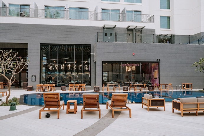 Imagen de la piscina del Hotel Moxy Bengaluru Airport Prestige Tech Cloud. Foto 15