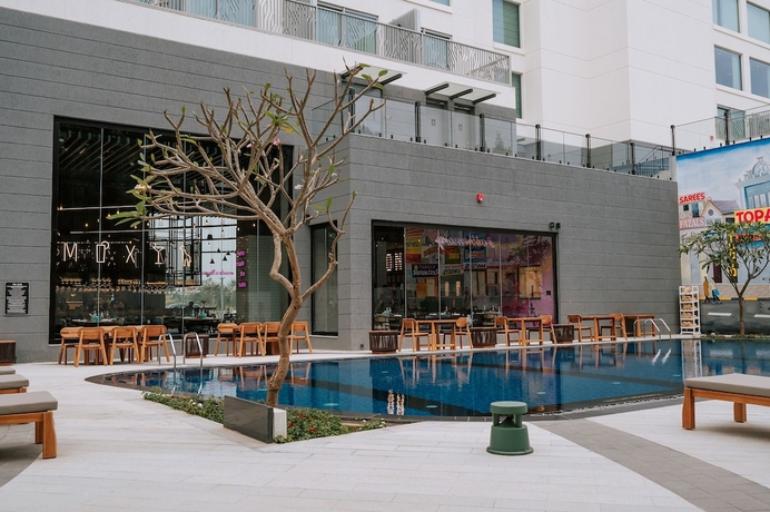 Imagen de la piscina del Hotel Moxy Bengaluru Airport Prestige Tech Cloud. Foto 19