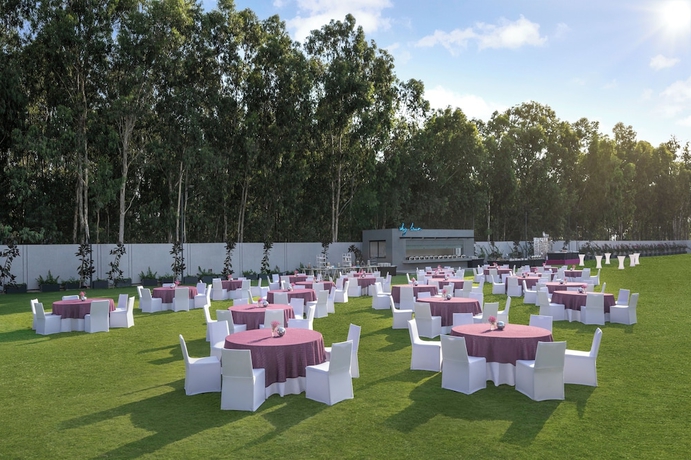 Imagen de los exteriores del Hotel Moxy Bengaluru Airport Prestige Tech Cloud. Foto 10