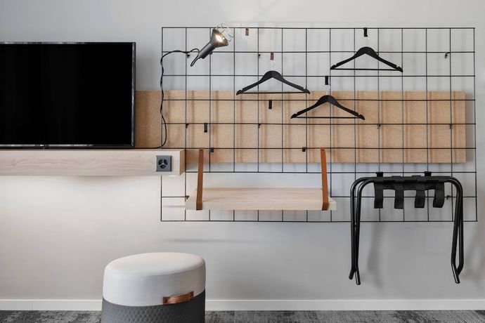 Imagen de la habitación del Hotel Moxy Bern Expo. Foto 17