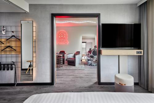 Imagen de la habitación del Hotel Moxy Bochum. Foto 6