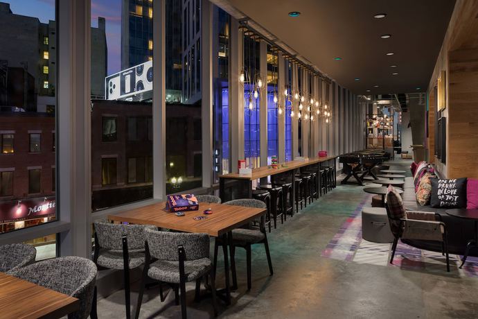 Imagen de los interiores del Hotel Moxy Boston Downtown. Foto 15