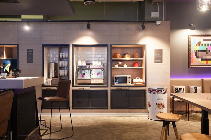 Imagen del bar/restaurante del Hotel Moxy Bucharest Old Town. Foto 6