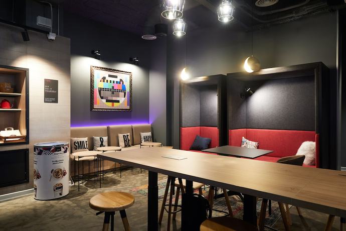 Imagen del bar/restaurante del Hotel Moxy Bucharest Old Town. Foto 8