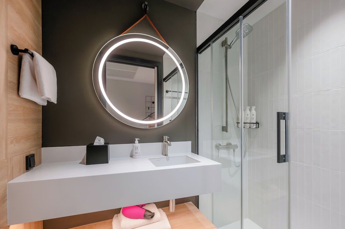 Imagen de la habitación del Hotel Moxy Budapest Downtown. Foto 5
