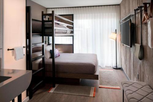 Imagen de la habitación del Hotel Moxy Chicago Downtown. Foto 15