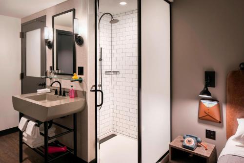 Imagen de la habitación del Hotel Moxy Chicago Downtown. Foto 19