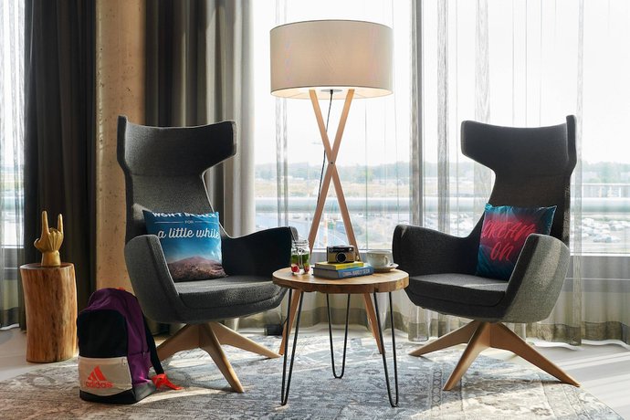 Imagen del bar/restaurante del Hotel Moxy Cologne Bonn Airport. Foto 3