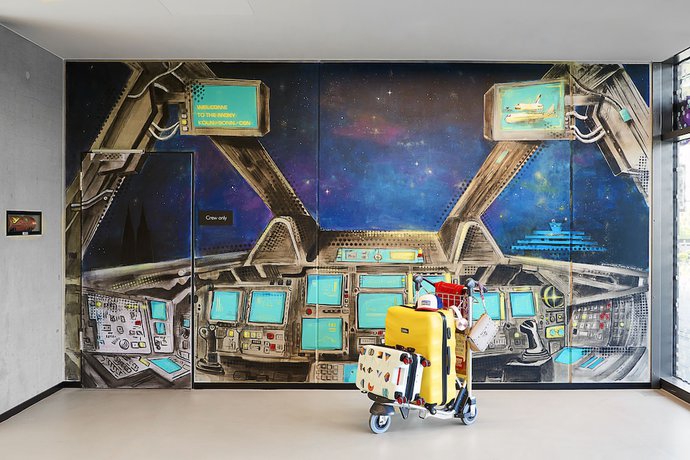 Imagen de los interiores del Hotel Moxy Cologne Bonn Airport. Foto 19