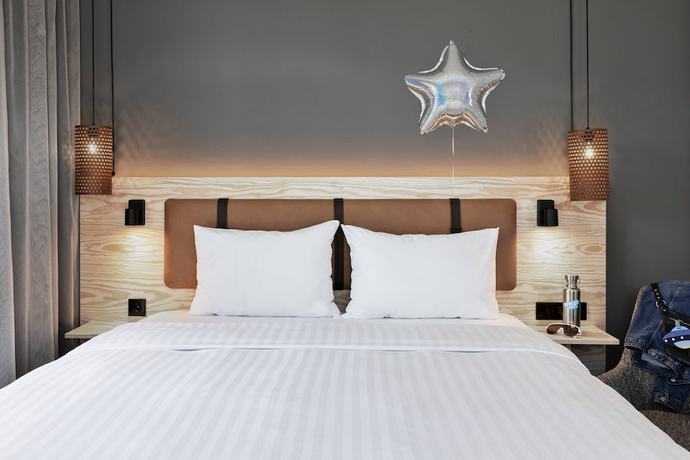 Imagen de la habitación del Hotel Moxy Darmstadt. Foto 5