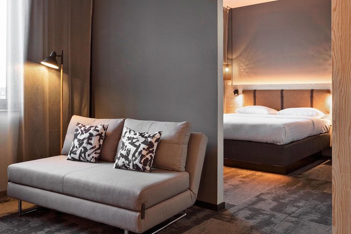 Imagen de la habitación del Hotel Moxy Darmstadt. Foto 6