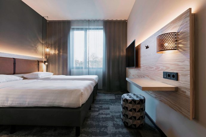 Imagen de la habitación del Hotel Moxy Darmstadt. Foto 7