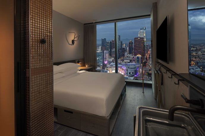 Imagen de la habitación del Hotel Moxy Downtown Los Angeles. Foto 3