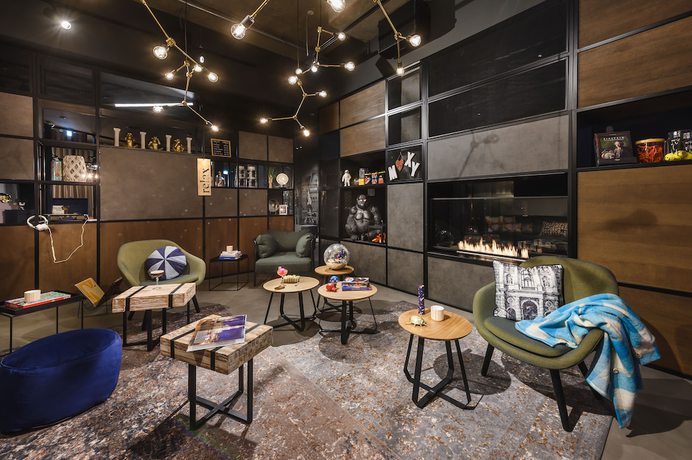 Imagen de los interiores del Hotel Moxy Dresden Neustadt. Foto 15