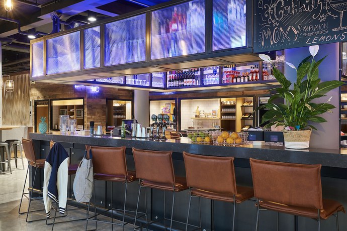 Imagen del bar/restaurante del Hotel Moxy Dublin City. Foto 5