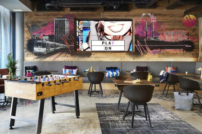 Imagen del bar/restaurante del Hotel Moxy Dublin City. Foto 7