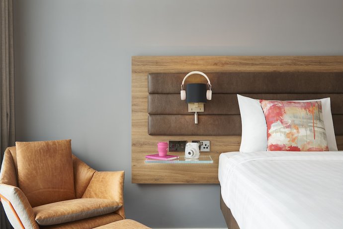 Imagen de la habitación del Hotel Moxy Dublin City. Foto 16