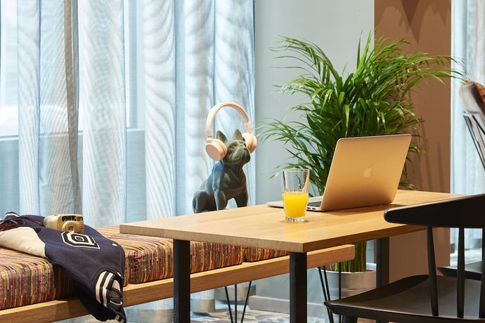 Imagen de los interiores del Hotel Moxy Dublin City. Foto 21