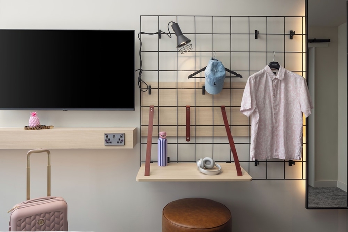 Imagen de la habitación del Hotel Moxy Dublin Docklands. Foto 6