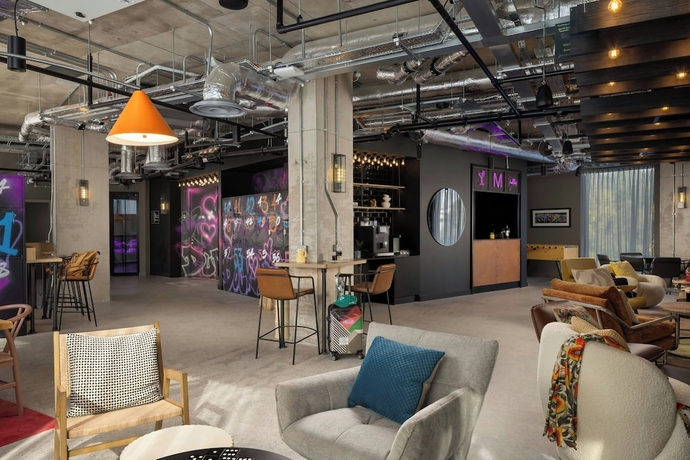 Imagen del bar/restaurante del Hotel Moxy Dublin Docklands. Foto 3