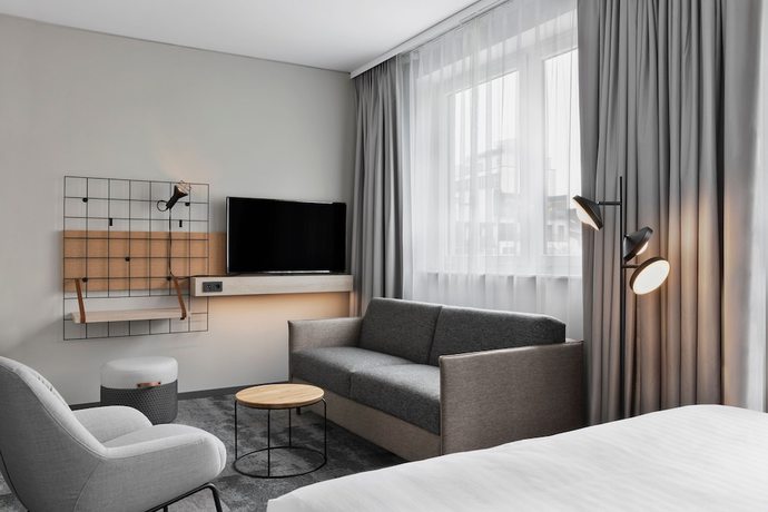 Imagen de la habitación del Hotel Moxy Duesseldorf City. Foto 2