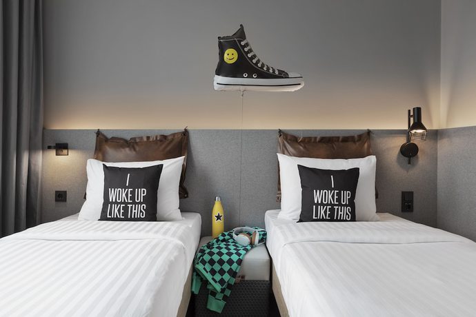 Imagen de la habitación del Hotel Moxy Duesseldorf City. Foto 6