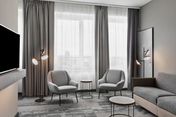 Imagen de la habitación del Hotel Moxy Duesseldorf City. Foto 14