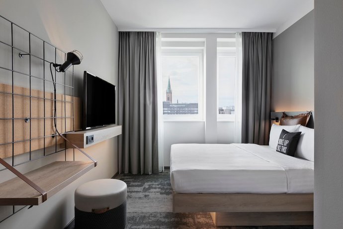 Imagen de la habitación del Hotel Moxy Duesseldorf City. Foto 20