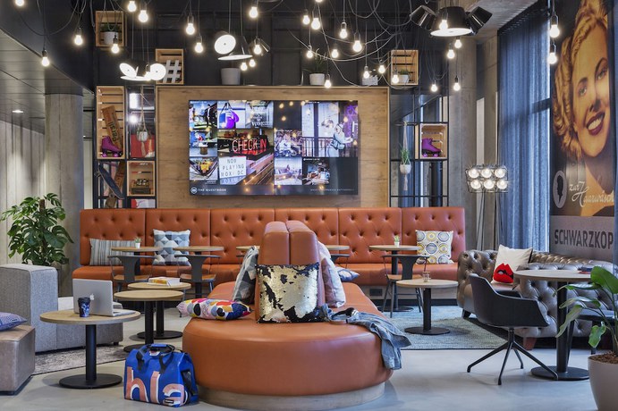 Imagen de los interiores del Hotel Moxy Duesseldorf South. Foto 13
