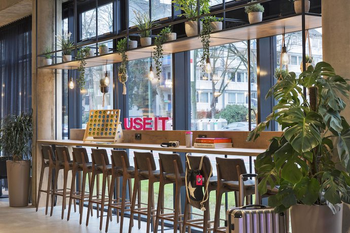 Imagen del bar/restaurante del Hotel Moxy Duesseldorf South. Foto 2