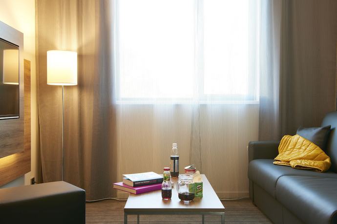 Imagen de la habitación del Hotel Moxy Edinburgh Airport. Foto 3