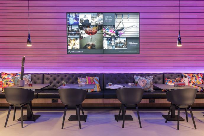 Imagen de los interiores del Hotel Moxy Edinburgh Airport. Foto 12