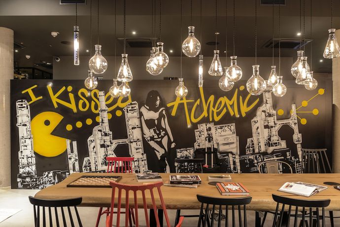 Imagen de los interiores del Hotel Moxy Edinburgh Airport. Foto 15