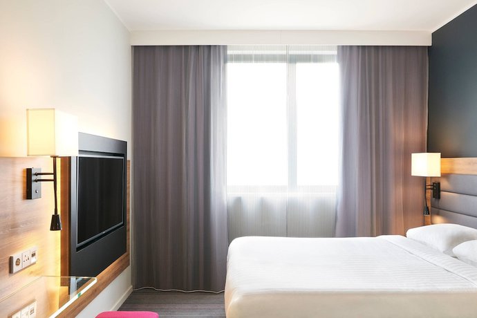 Imagen de la habitación del Hotel Moxy Edinburgh Airport. Foto 9