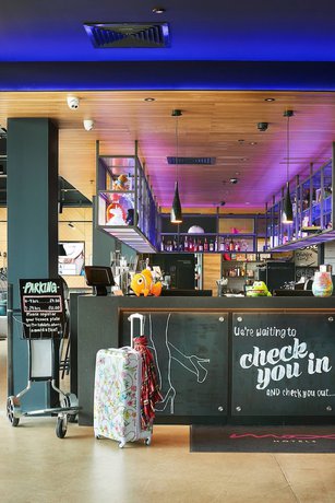 Imagen de los interiores del Hotel Moxy Edinburgh Airport. Foto 20