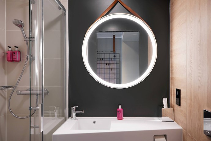 Imagen de la habitación del Hotel Moxy Edinburgh. Foto 9
