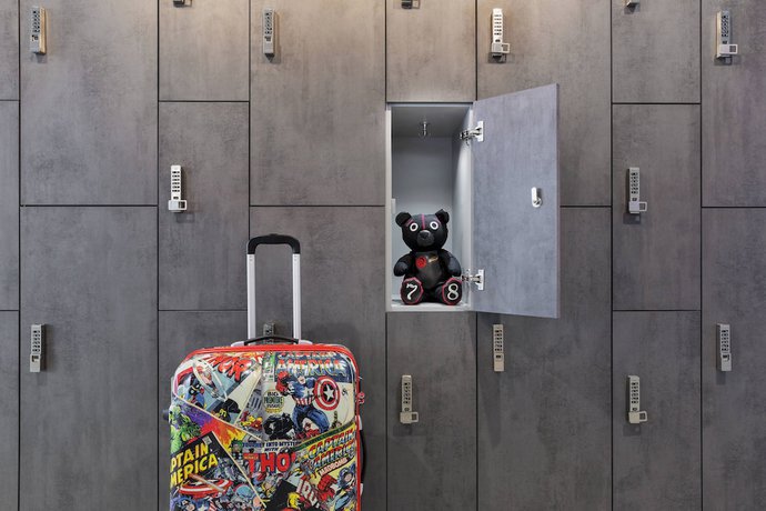 Imagen de los interiores del Hotel Moxy Frankfurt East. Foto 16