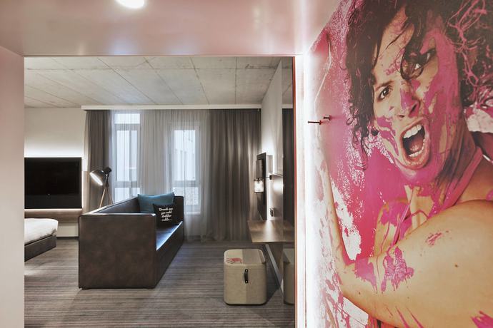 Imagen de la habitación del Hotel Moxy Frankfurt East. Foto 8