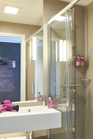 Imagen de la habitación del Hotel Moxy Frankfurt Eschborn. Foto 9