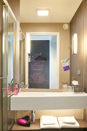 Imagen de la habitación del Hotel Moxy Frankfurt Eschborn. Foto 14