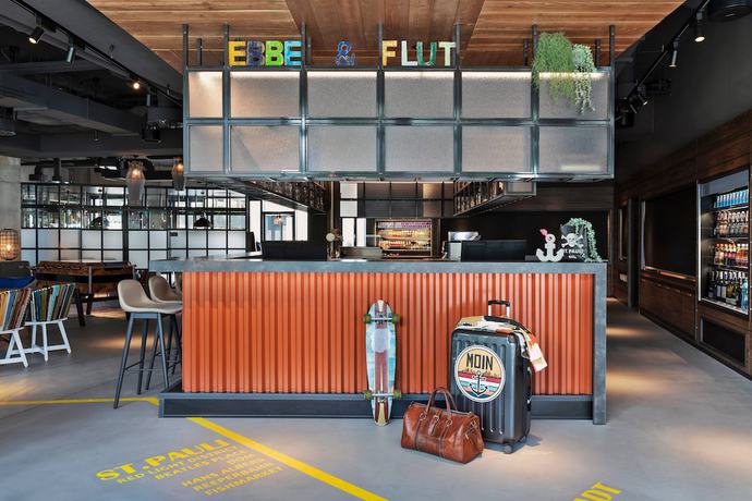 Imagen del bar/restaurante del Hotel Moxy Hamburg City. Foto 2