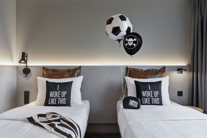 Imagen de la habitación del Hotel Moxy Hamburg City. Foto 6