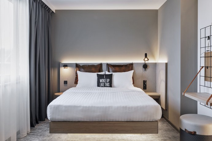 Imagen de la habitación del Hotel Moxy Hamburg City. Foto 7