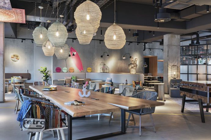 Imagen del bar/restaurante del Hotel Moxy Hamburg City. Foto 3